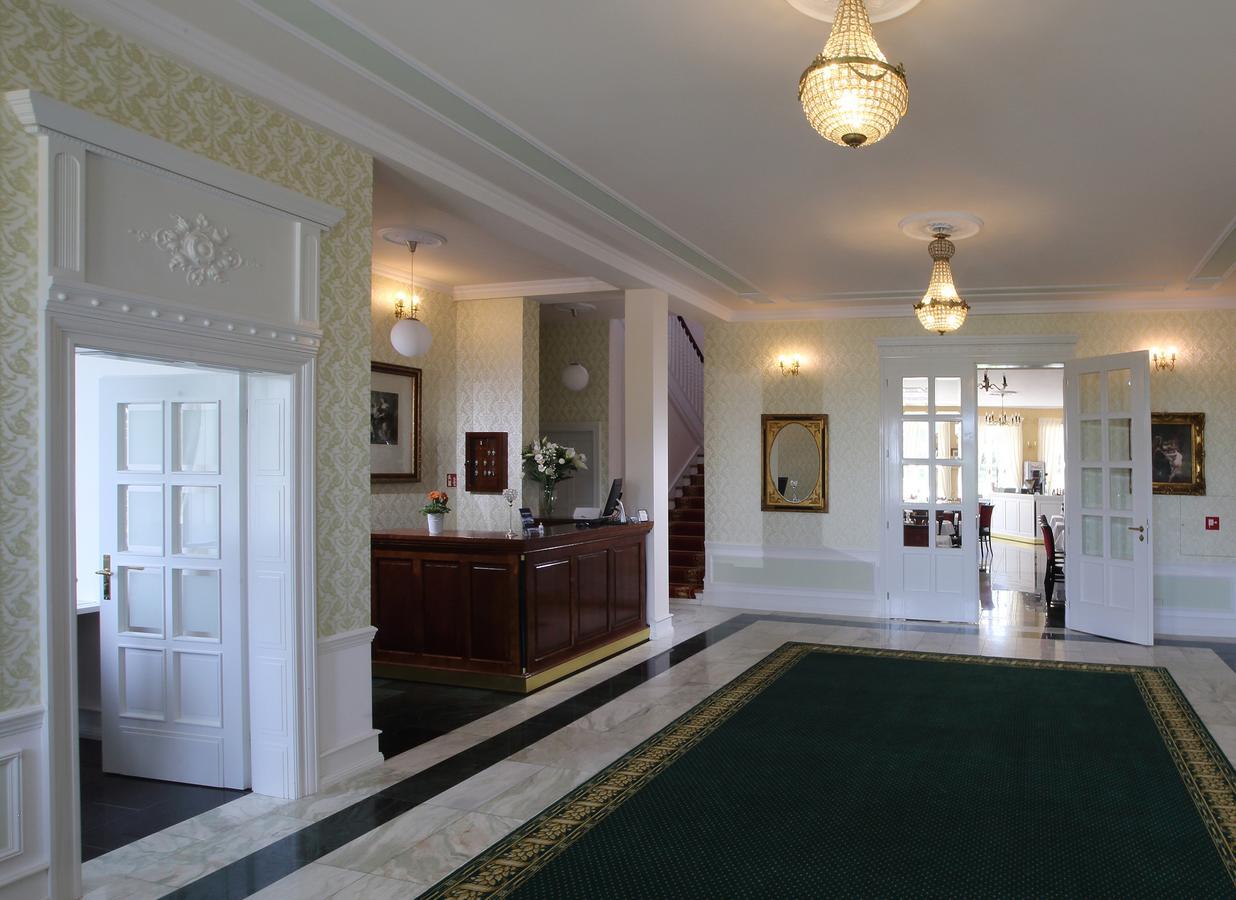 Palac I Folwark Nemino Sierakowice  Exterior foto